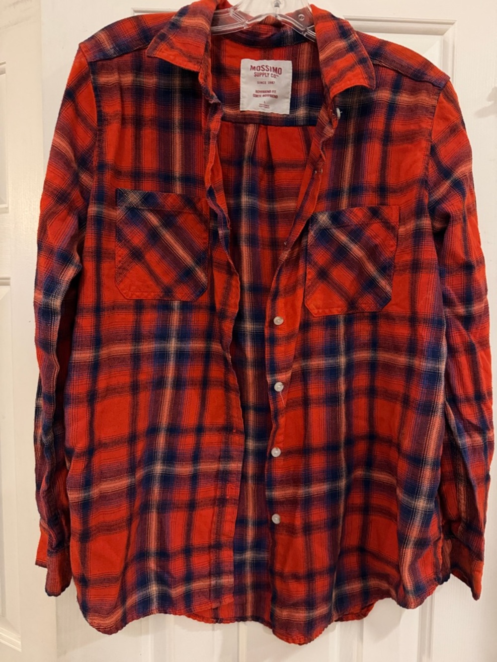 🤩 Mossimo Supply Co.  Red button down shirt w/other colors boyfriend fit size L